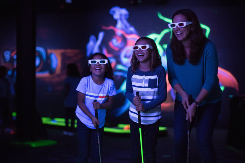 Schwarzlicht-Minigolf im Wollhouse Heilbronn