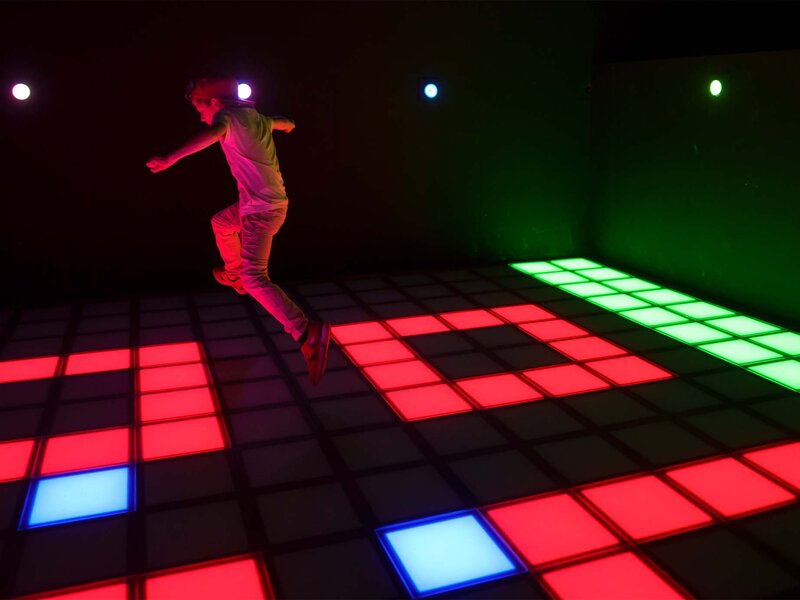 Interaktiver LED-Boden der Pixel Games im Wollhouse Heilbronn Interaktiver LED-Boden der Pixel Games im Wollhouse Heilbronn